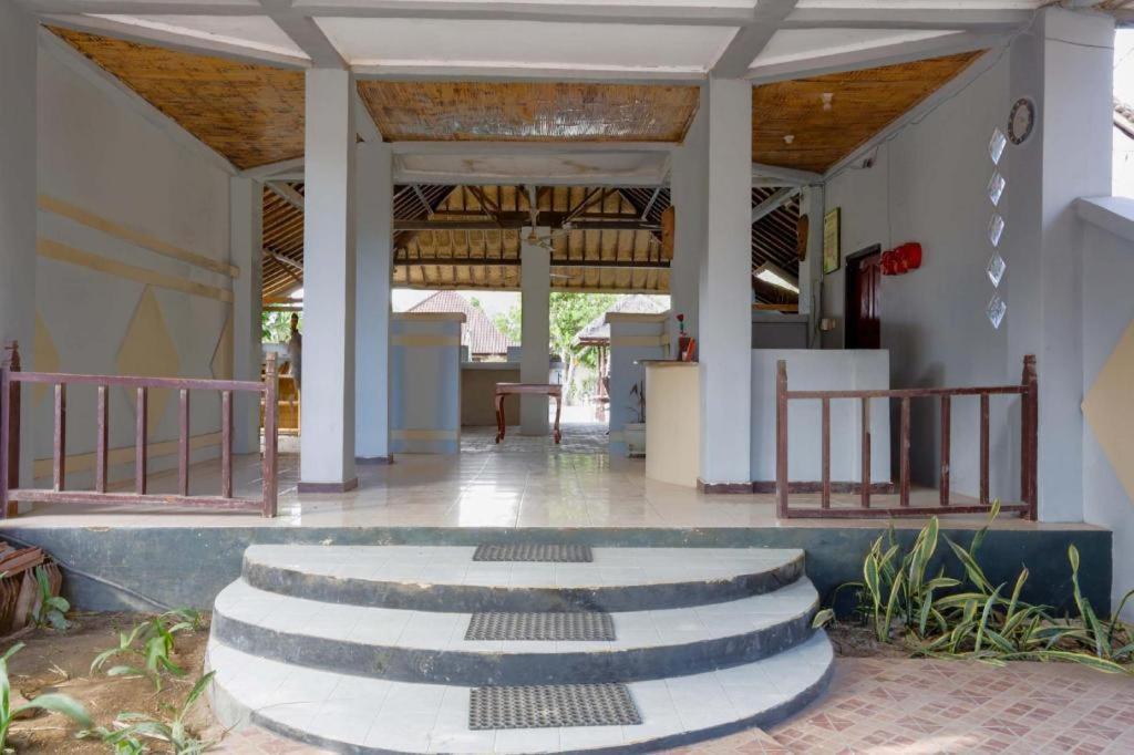 โอโย 1651 ปูรนามา บีช โฮเต็ล Hotel Kuta  ภายนอก รูปภาพ